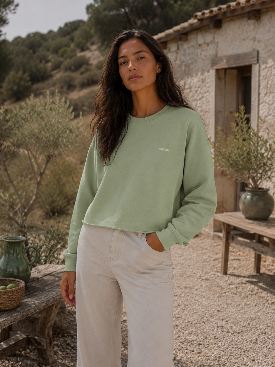 femme portant un pull boxy kardaia