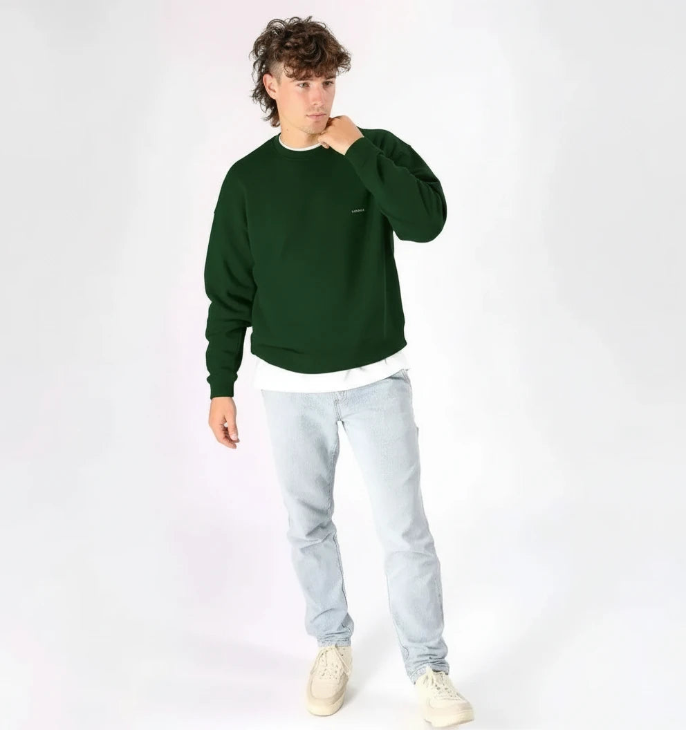 pull oversize kaki naturel KARDAIA porté par un homme, style simple et détendu