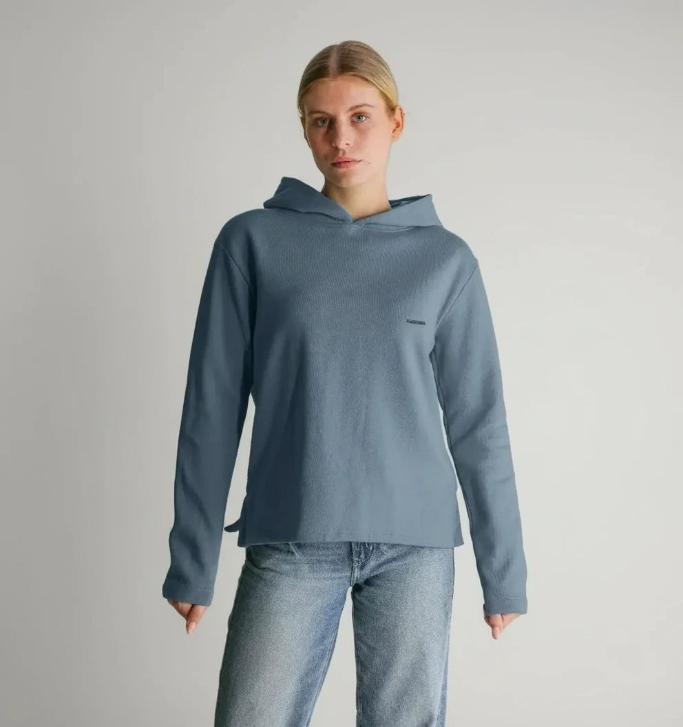 sweat à capuche femme coton bio couleur bleu pierre vu de face avec coupe droite