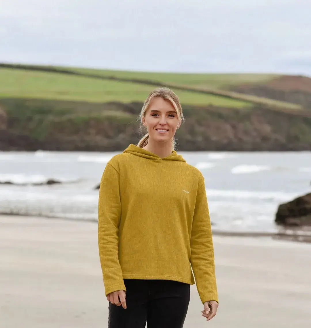 sweat femme durable sable doré KARDAIA, look naturel en bord de mer