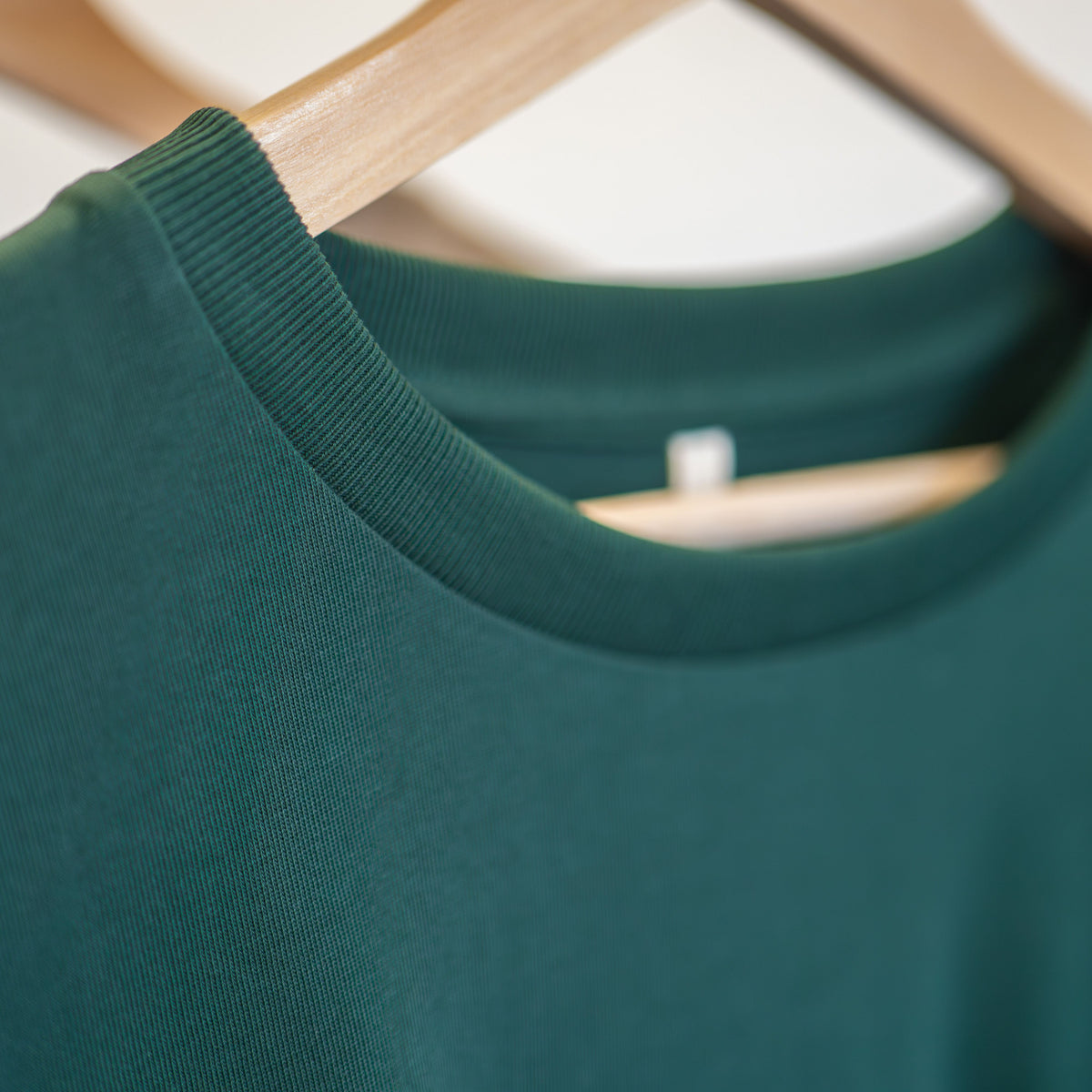 Pourquoi le col de mon T-shirt gondole-t-il (l'effet "bacon") ?