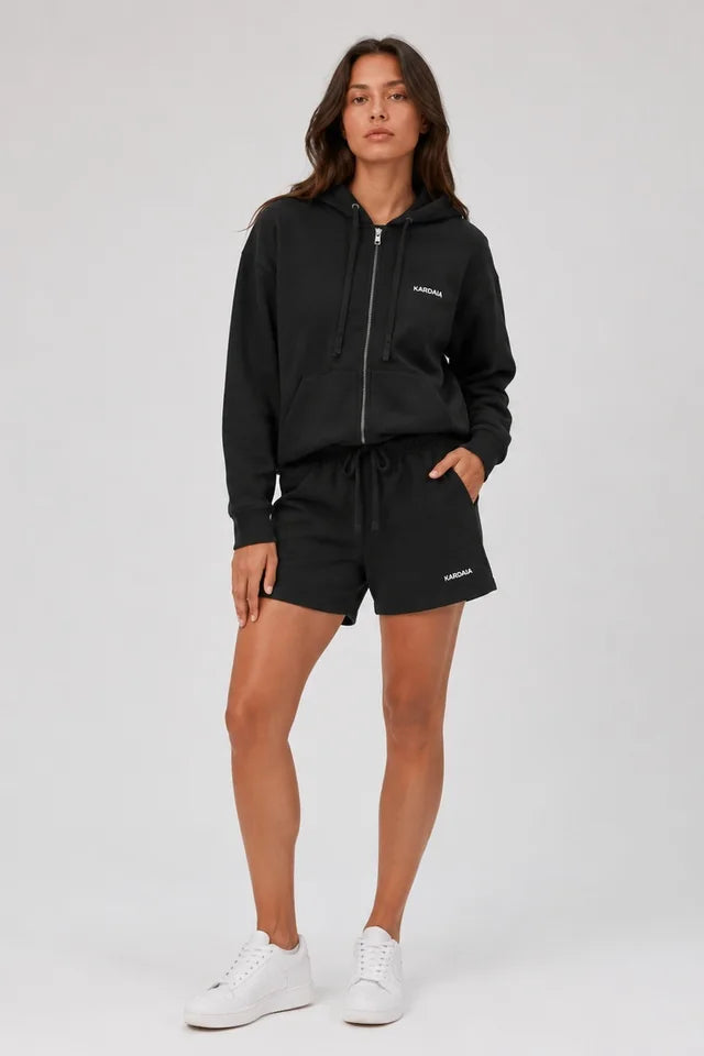 Sweat zippé femme noir en coton bio porté debout