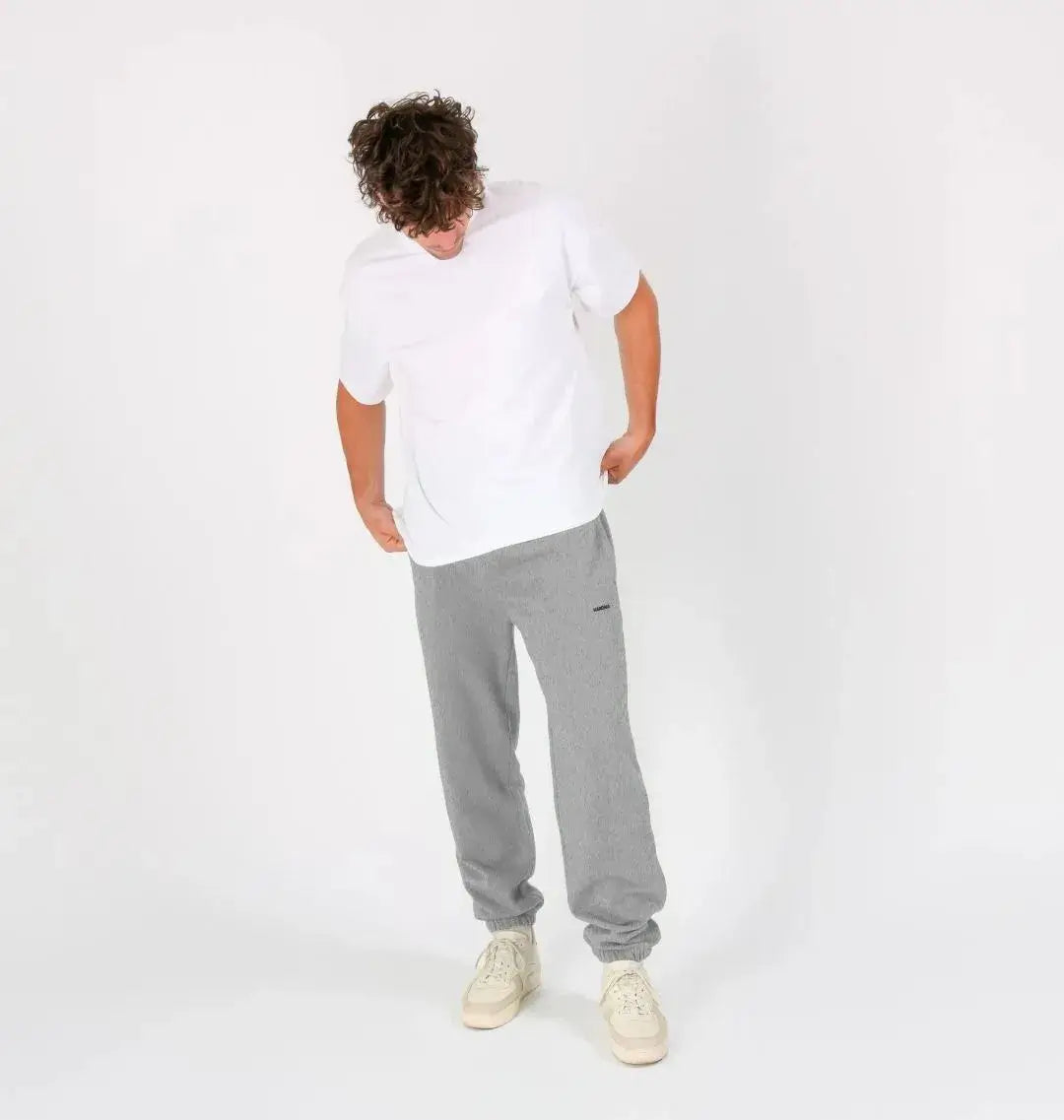 Homme en look décontracté avec jogging Kardaia gris