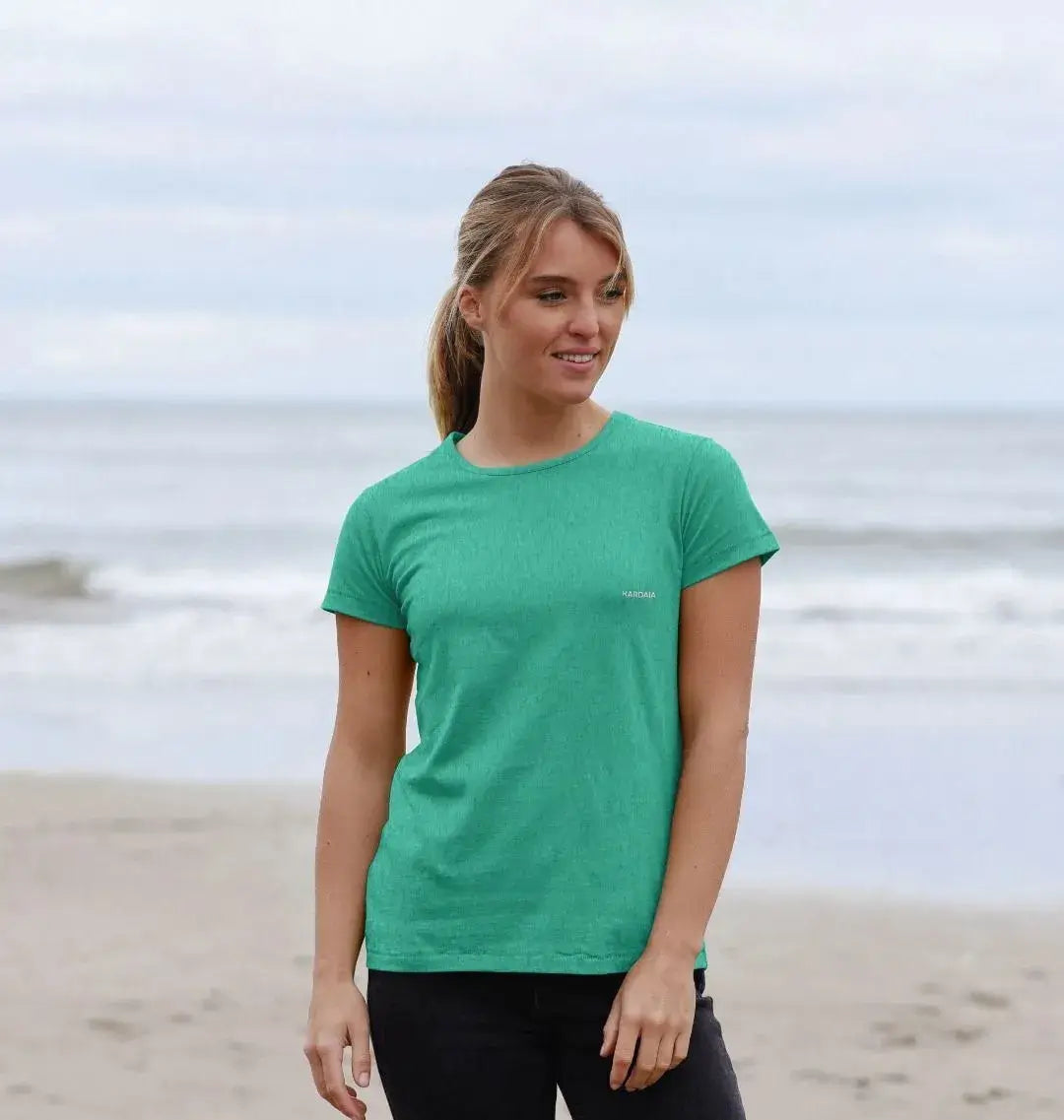 t-shirt vert océan pour femme KARDAIA, look éthique et apaisant au bord de mer
